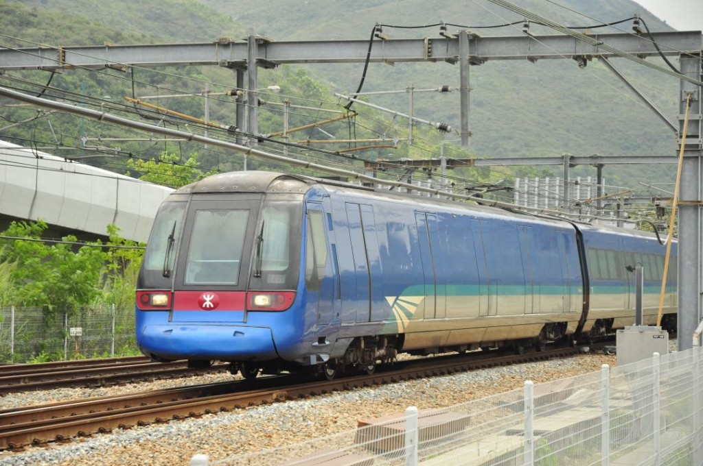 機場快綫在 3 月 28 至 30 日期間，將提早開出頭班車　Airport Express train service will start earlier on 28 – 30/Mar